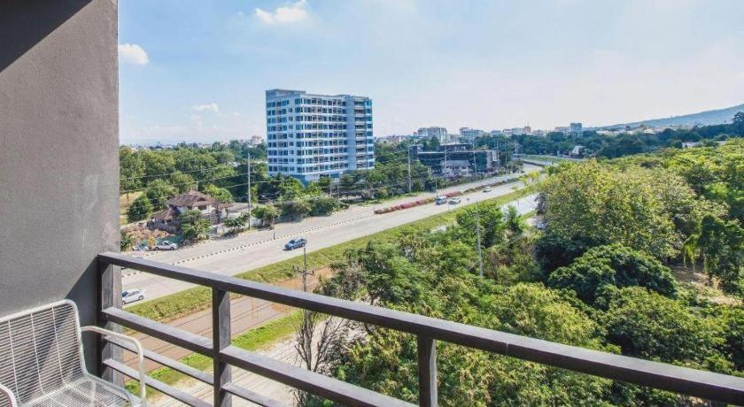 B2 Black Business And Budget Hotel