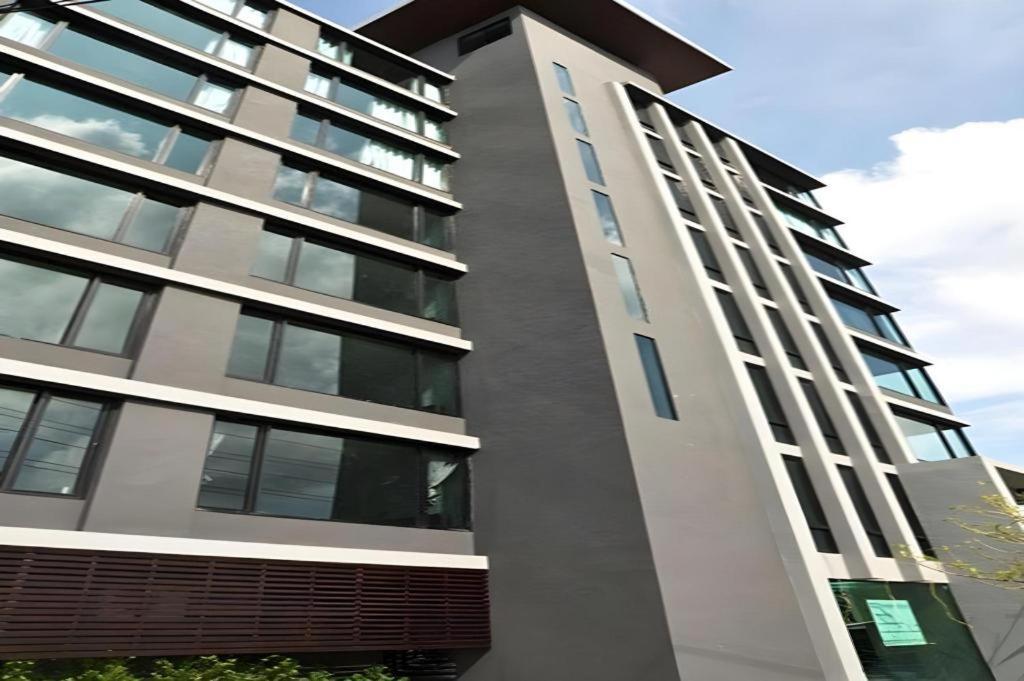 B2 Black Business And Budget Chiang Mai