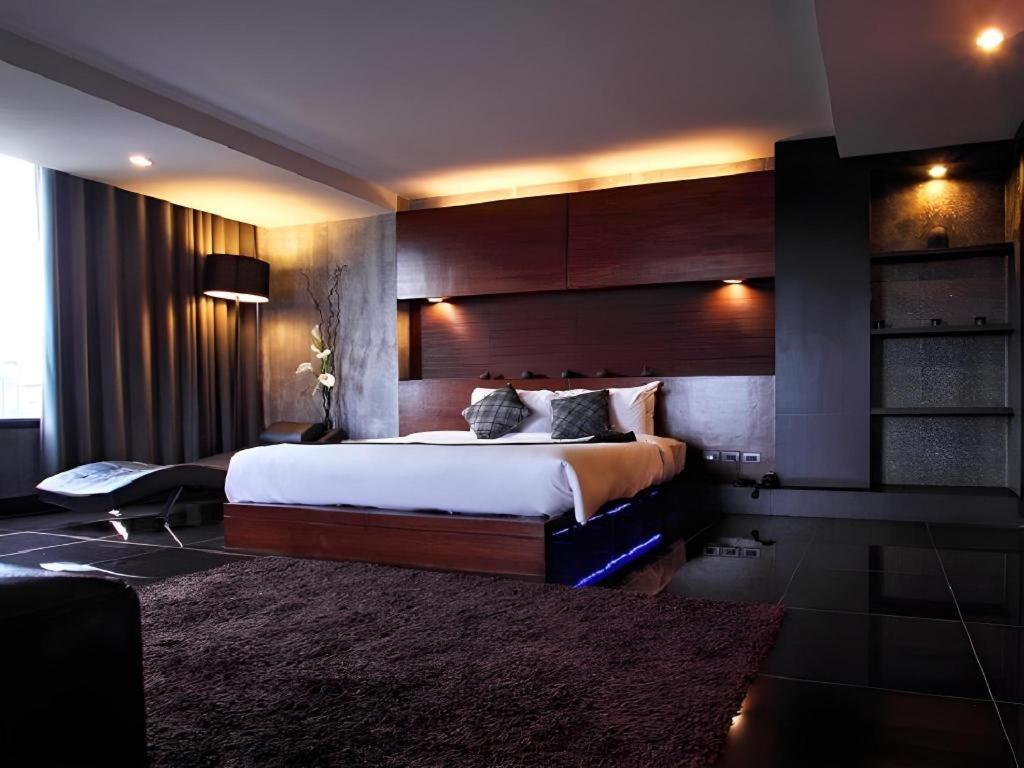 Hotel B2 Black Business And Budget