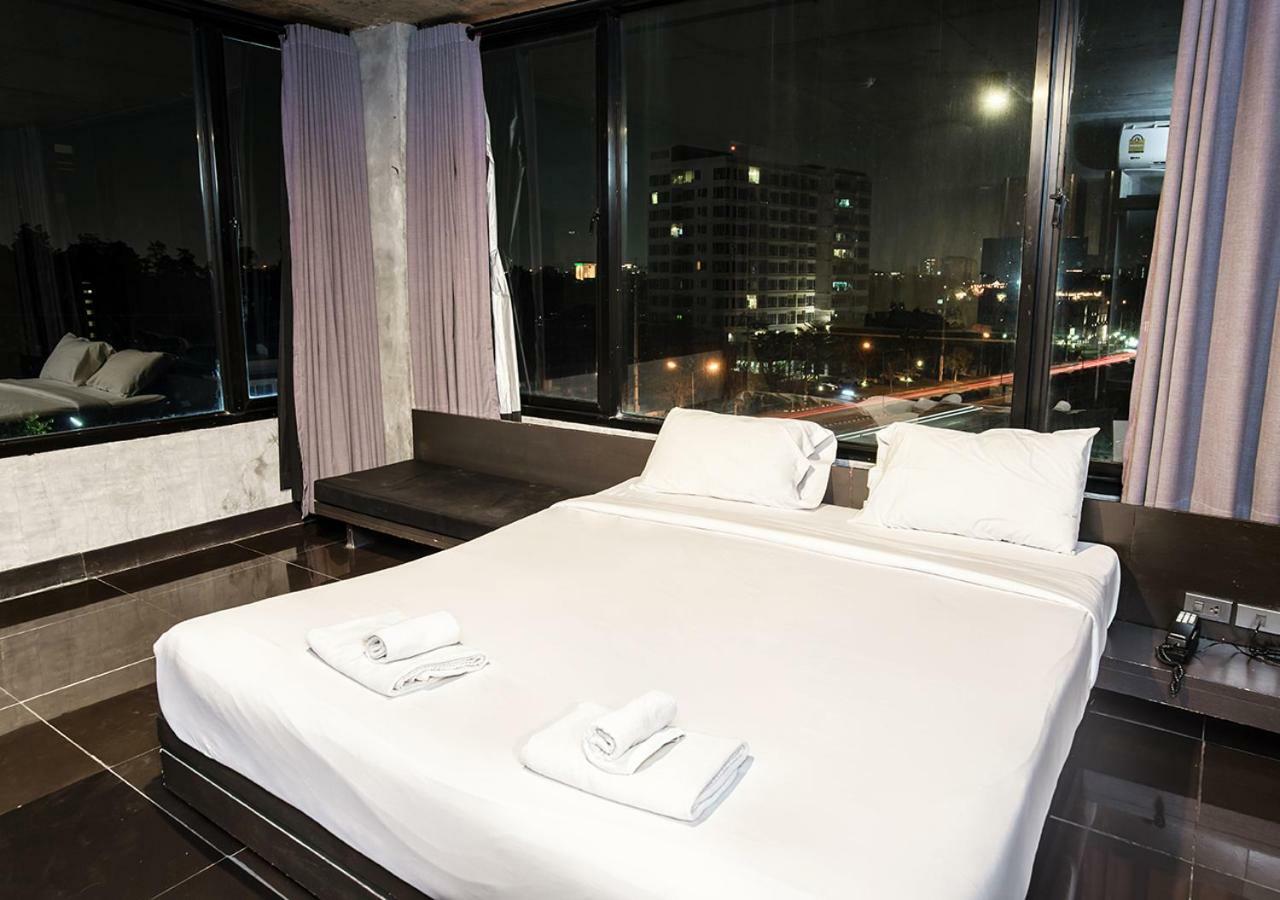 B2 Black Business And Budget Chiang Mai